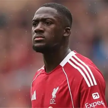 كوناتي: باريس سان جيرمان يتمتع بميزة غير موجودة في الدوري الإنجليزي